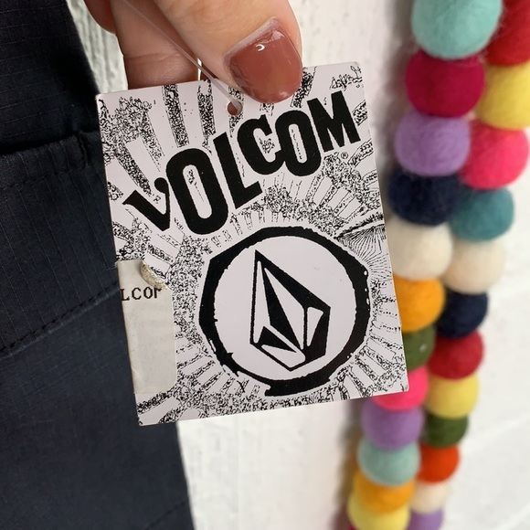 Volcom Stone Boardwear Black Cargo Drawstring Ankle Pants sz 9 - Picture 4 of 8